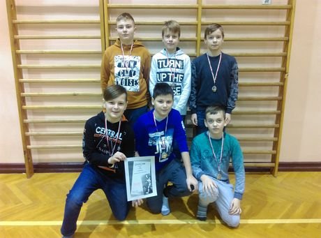 MISTRZOSTWA SZKOŁY W PIŁCE HALOWEJ – WRĘCZENIE NARÓD