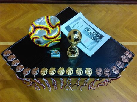 MISTRZOSTWA SZKOŁY W PIŁCE HALOWEJ – WRĘCZENIE NARÓD