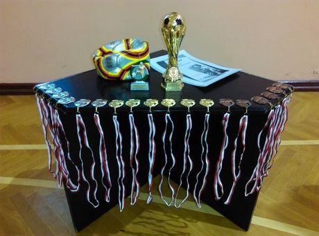 MISTRZOSTWA SZKOŁY W PIŁCE HALOWEJ – WRĘCZENIE NARÓD