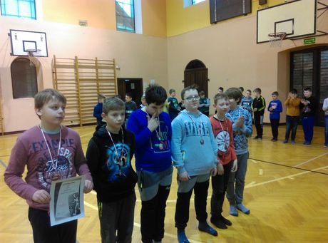 MISTRZOSTWA SZKOŁY W PIŁCE HALOWEJ – WRĘCZENIE NARÓD