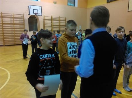 MISTRZOSTWA SZKOŁY W PIŁCE HALOWEJ – WRĘCZENIE NARÓD