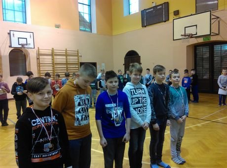 MISTRZOSTWA SZKOŁY W PIŁCE HALOWEJ – WRĘCZENIE NARÓD