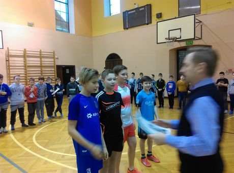 MISTRZOSTWA SZKOŁY W PIŁCE HALOWEJ – WRĘCZENIE NARÓD